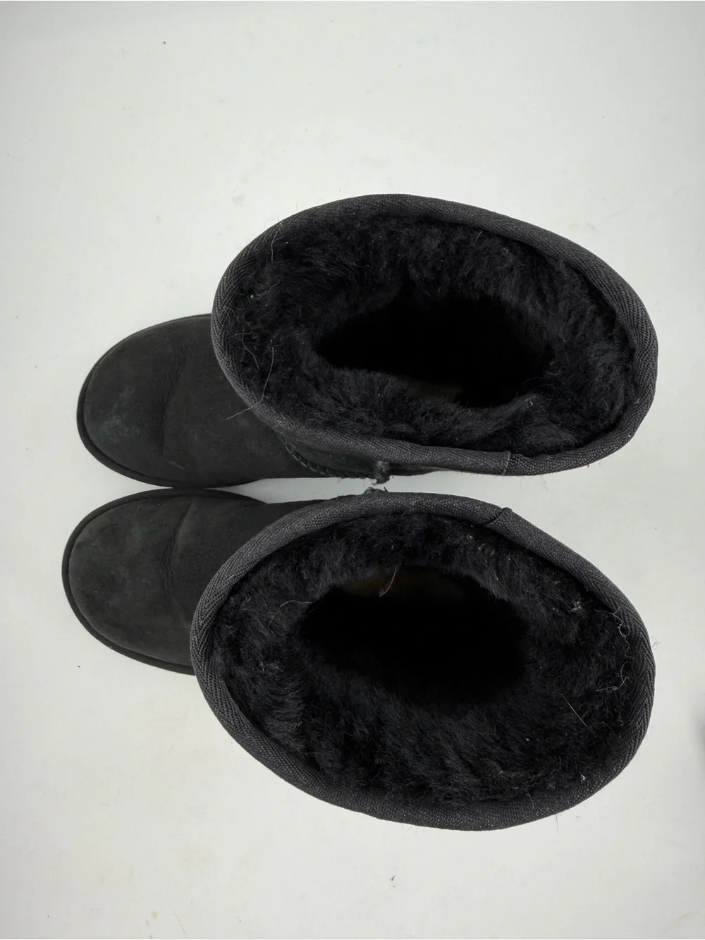 Ugg Women’s Classic Short II -SZ 6- Black Sheepskin Winter Comfort Boots